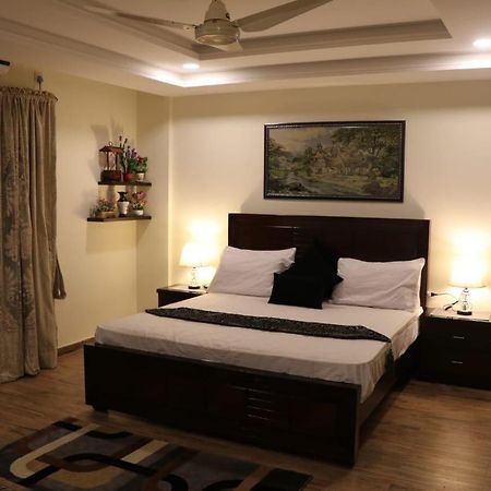 Elegant & Charming One Bed Apartment In Bahria Town ラーワルピンディー エクステリア 写真