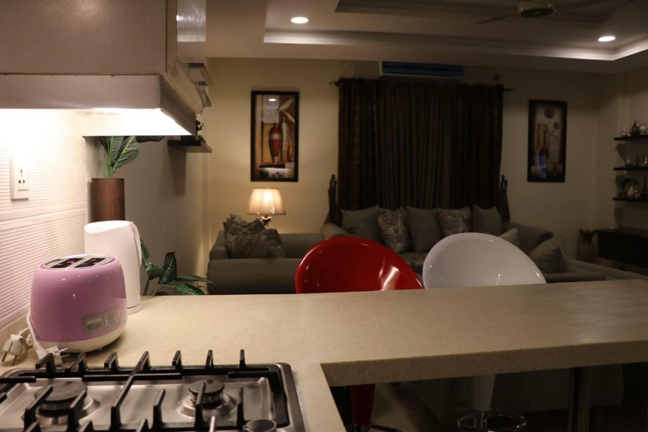 Elegant & Charming One Bed Apartment In Bahria Town ラーワルピンディー エクステリア 写真