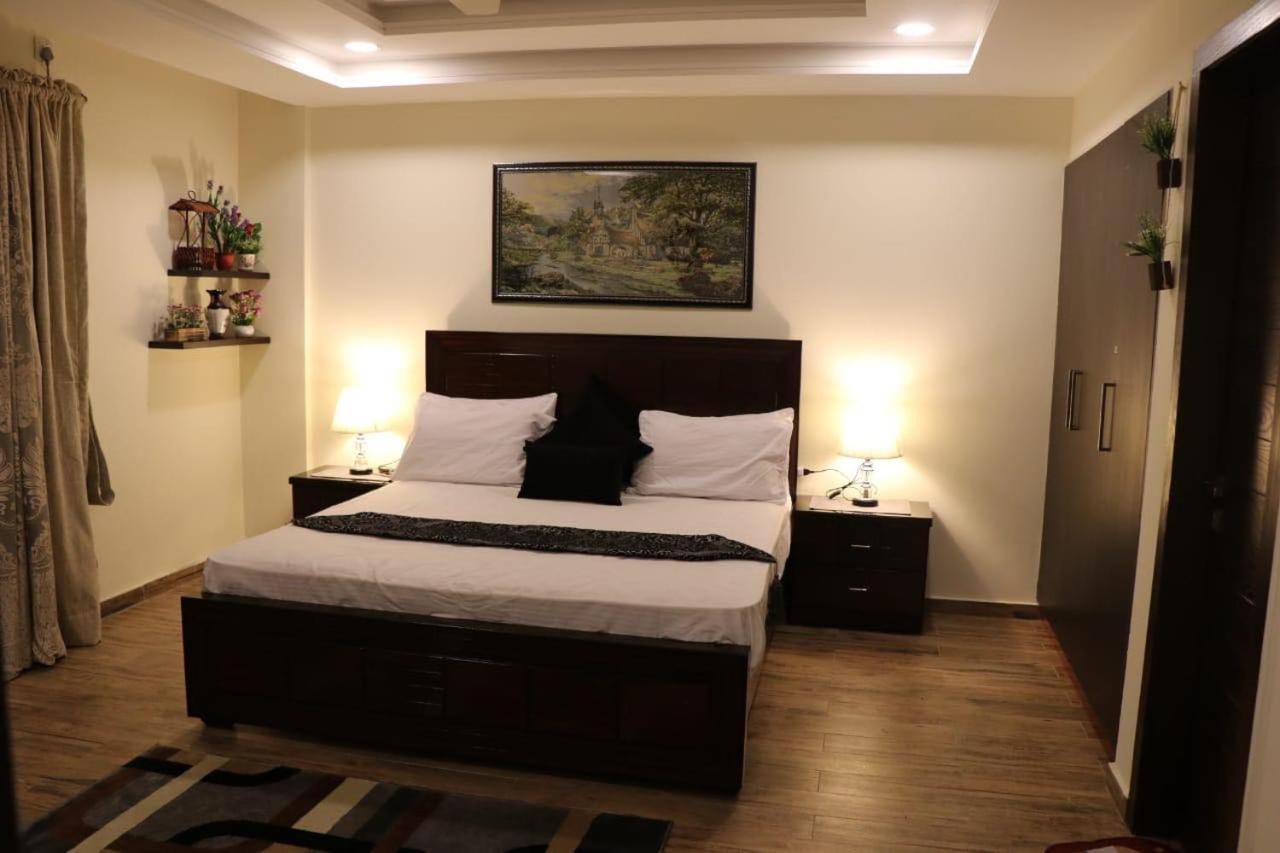 Elegant & Charming One Bed Apartment In Bahria Town ラーワルピンディー エクステリア 写真