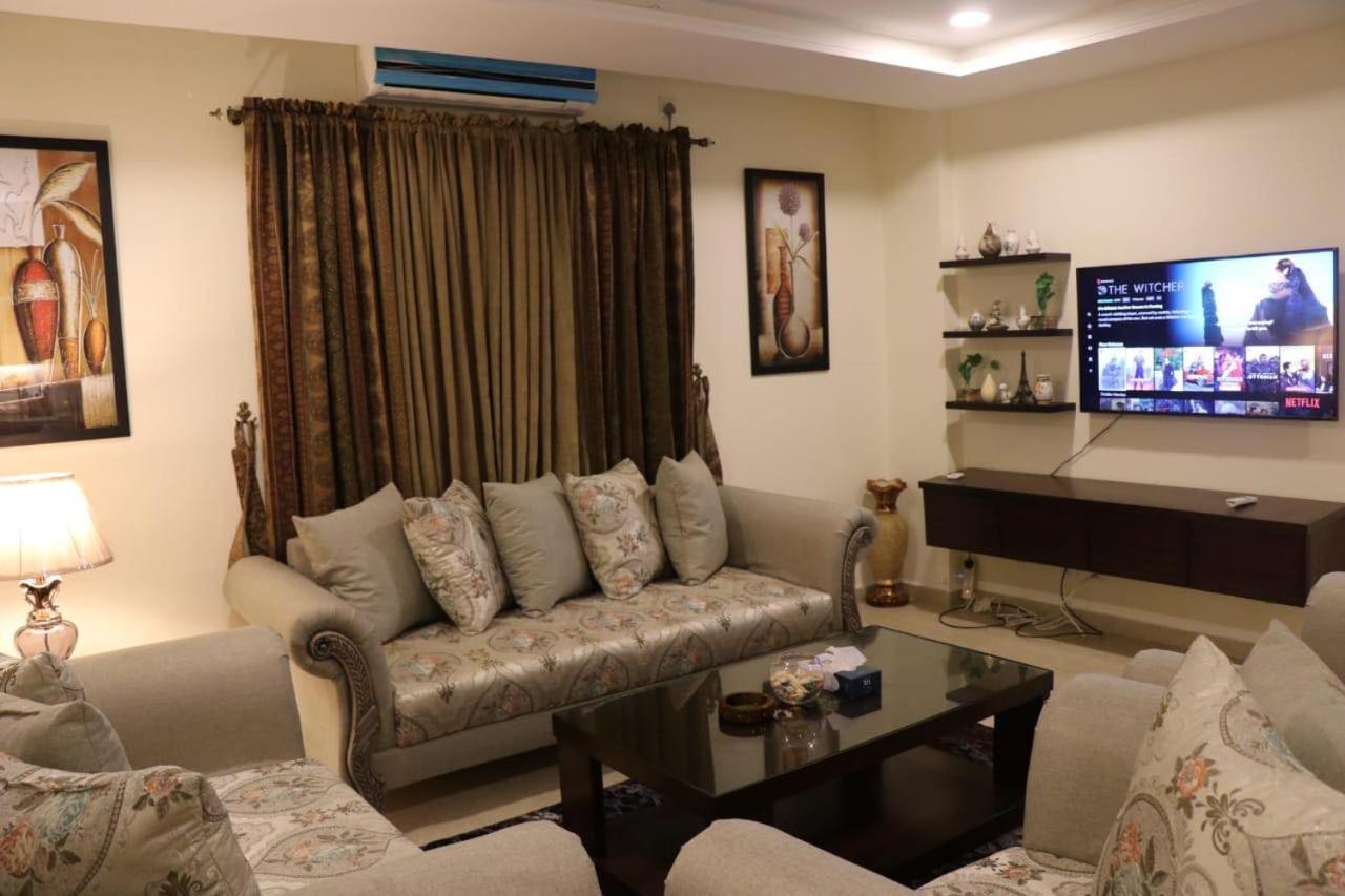 Elegant & Charming One Bed Apartment In Bahria Town ラーワルピンディー エクステリア 写真