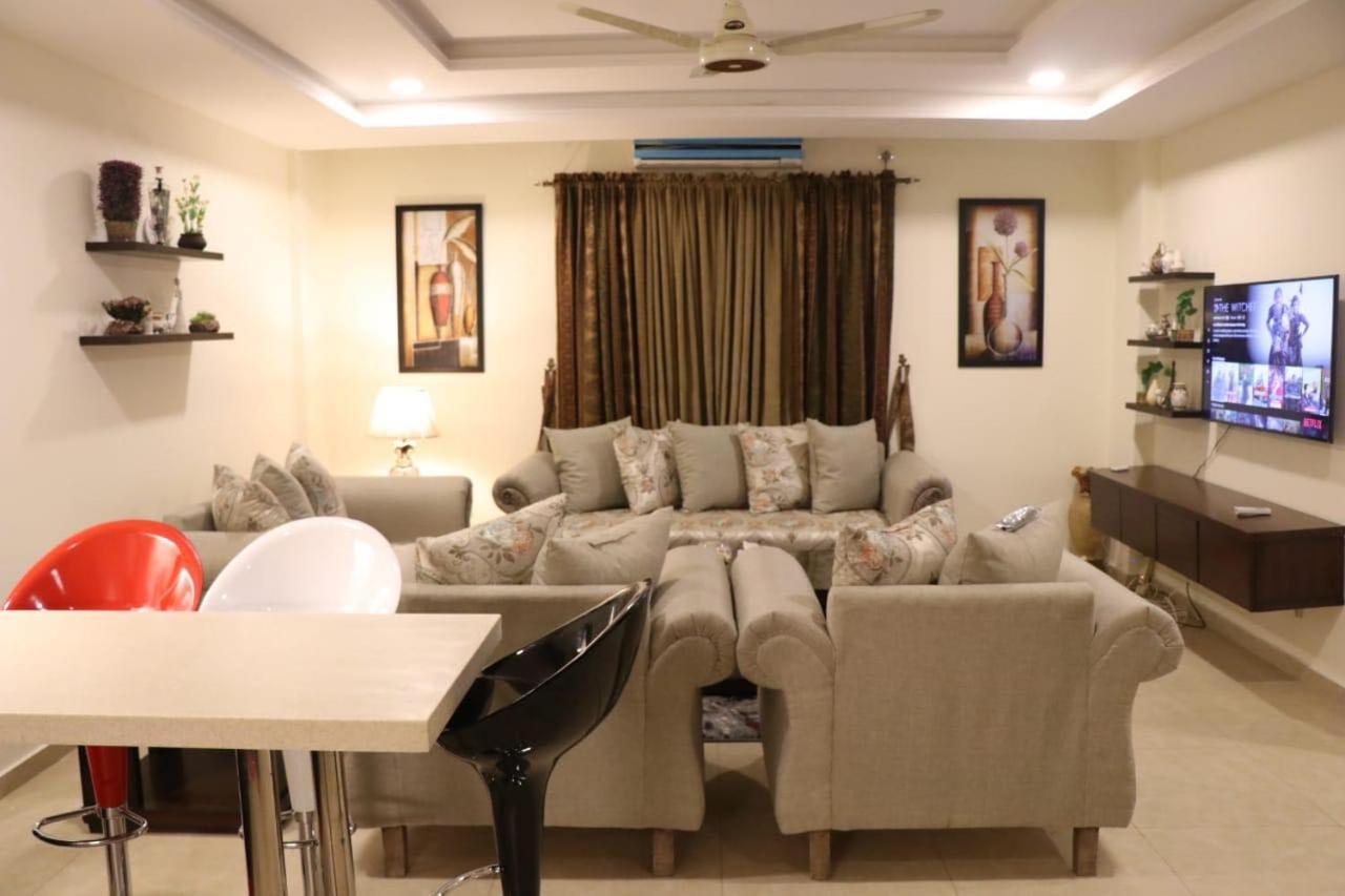 Elegant & Charming One Bed Apartment In Bahria Town ラーワルピンディー エクステリア 写真