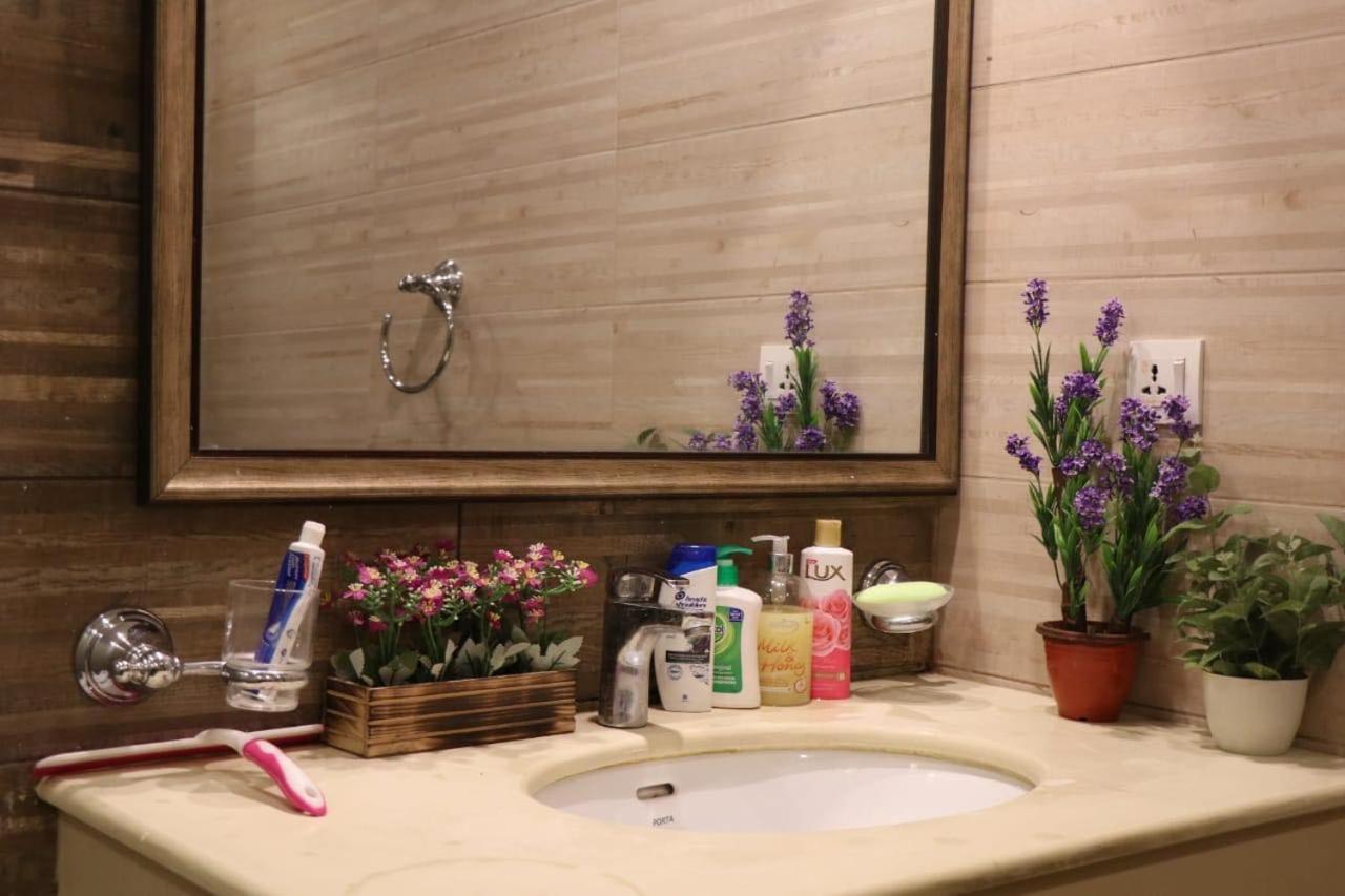 Elegant & Charming One Bed Apartment In Bahria Town ラーワルピンディー エクステリア 写真