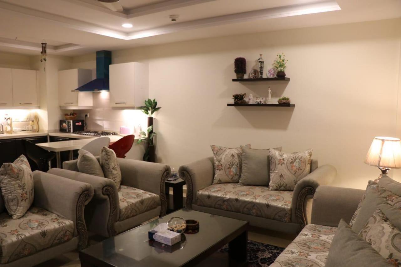 Elegant & Charming One Bed Apartment In Bahria Town ラーワルピンディー エクステリア 写真