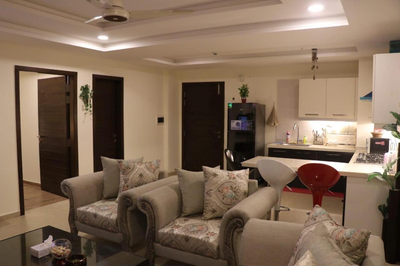 Elegant & Charming One Bed Apartment In Bahria Town ラーワルピンディー エクステリア 写真