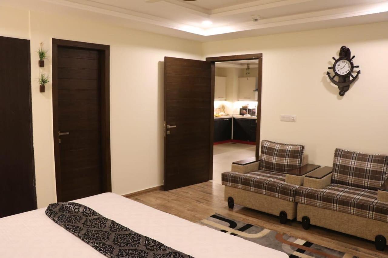 Elegant & Charming One Bed Apartment In Bahria Town ラーワルピンディー エクステリア 写真