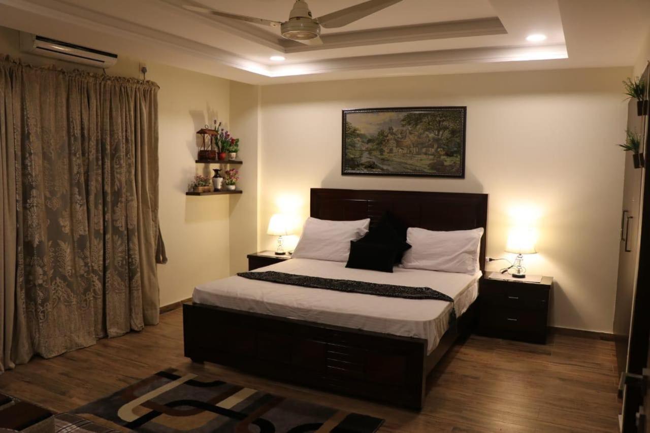 Elegant & Charming One Bed Apartment In Bahria Town ラーワルピンディー エクステリア 写真